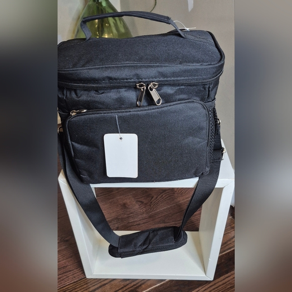 Sleek Black Lunch Bag for Men - Picture 6 of 6